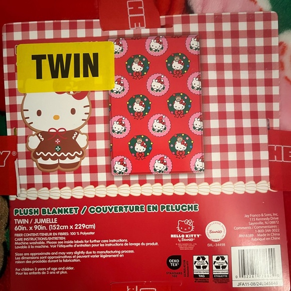 Hello kitty Christmas blanket - Picture 2 of 3
